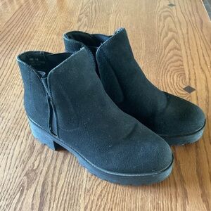 Dunes Elegant Pike Black suede slip on Ankle Booties with chunky heels 8 medium